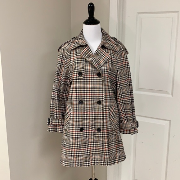 Zara Jackets & Blazers - ZARA double breasted plaid lightweight coat. Size XS. Great condition!